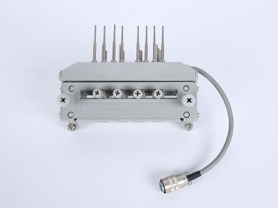 HH102A單相PC國網(wǎng)、南網(wǎng)背出線(xiàn)表座帶輔助端子（105、125MM-孔距，M8-螺桿）