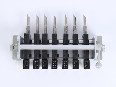 HH2020B三相偏心輪下出線(xiàn)表座 （7滑塊 150、155、165、180、 200x40MM 孔距,M6 螺桿）